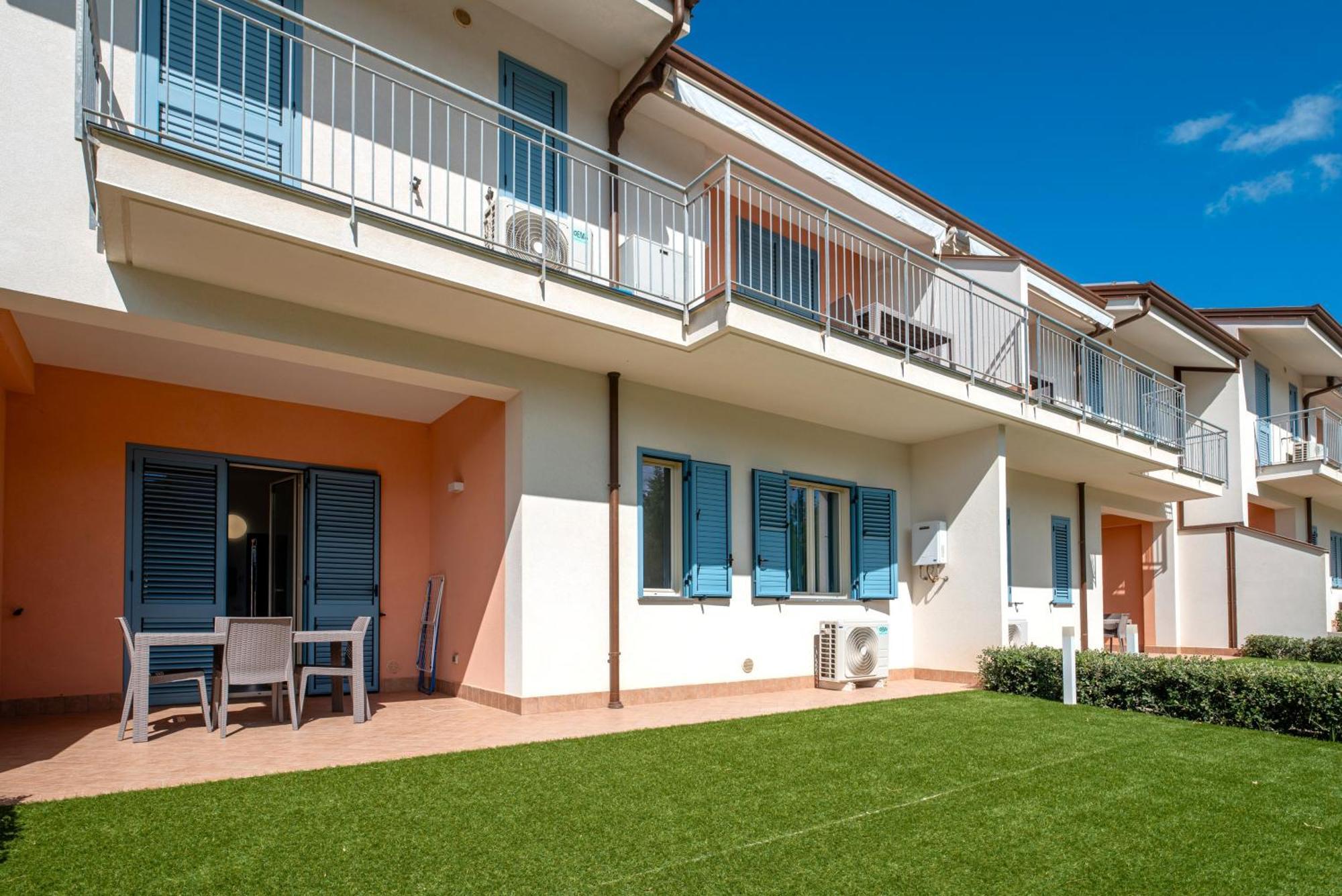 Icaro Residence Apartments With A Beautiful Pool SantʼAgata di Militello Kültér fotó