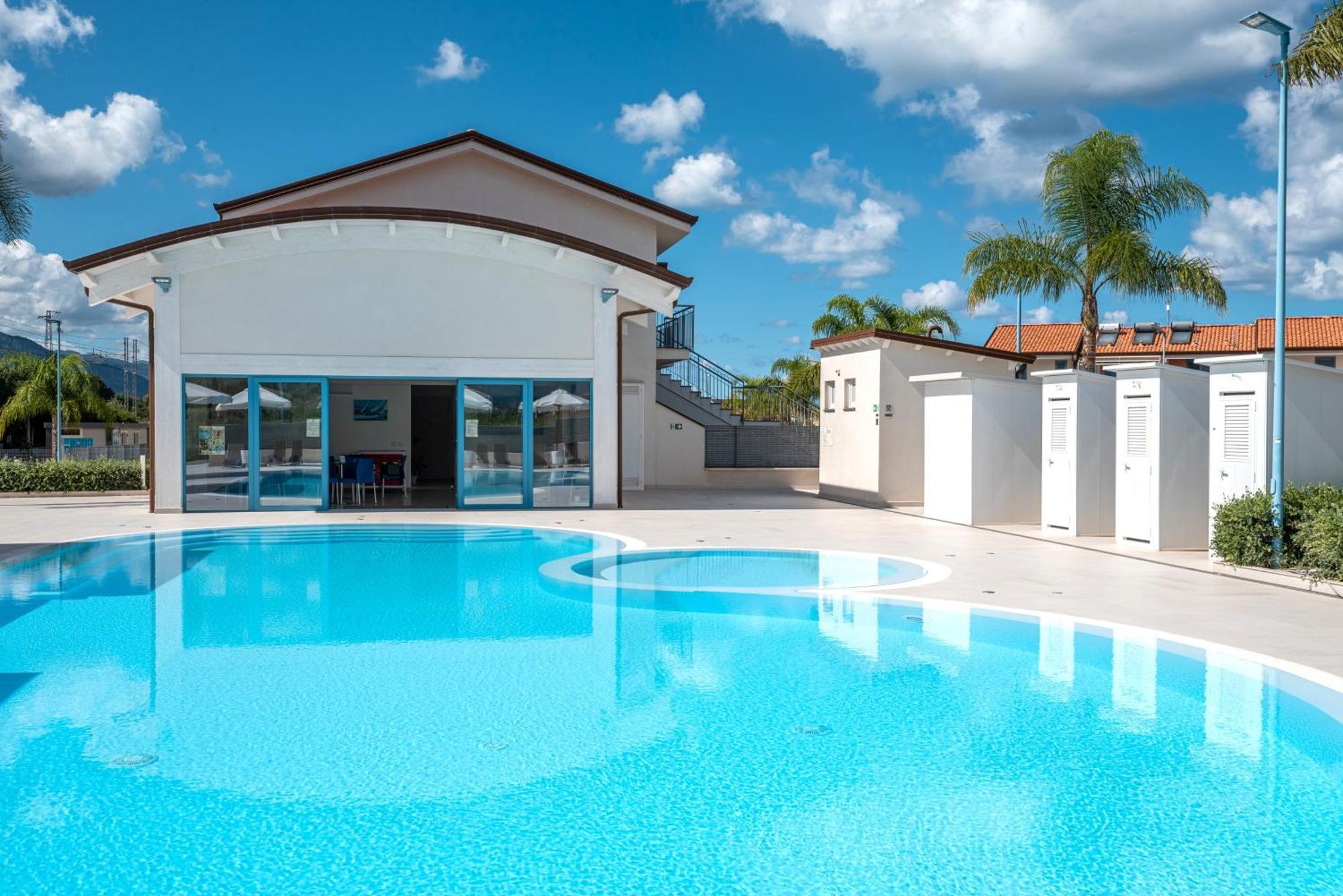 Icaro Residence Apartments With A Beautiful Pool SantʼAgata di Militello Kültér fotó