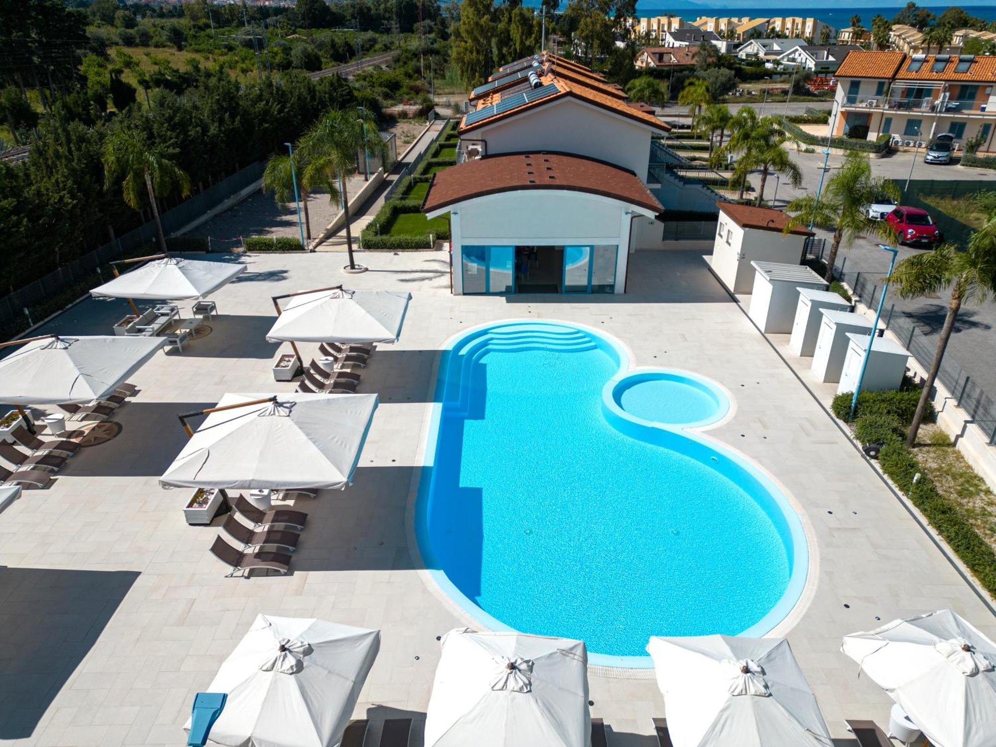 Icaro Residence Apartments With A Beautiful Pool SantʼAgata di Militello Kültér fotó