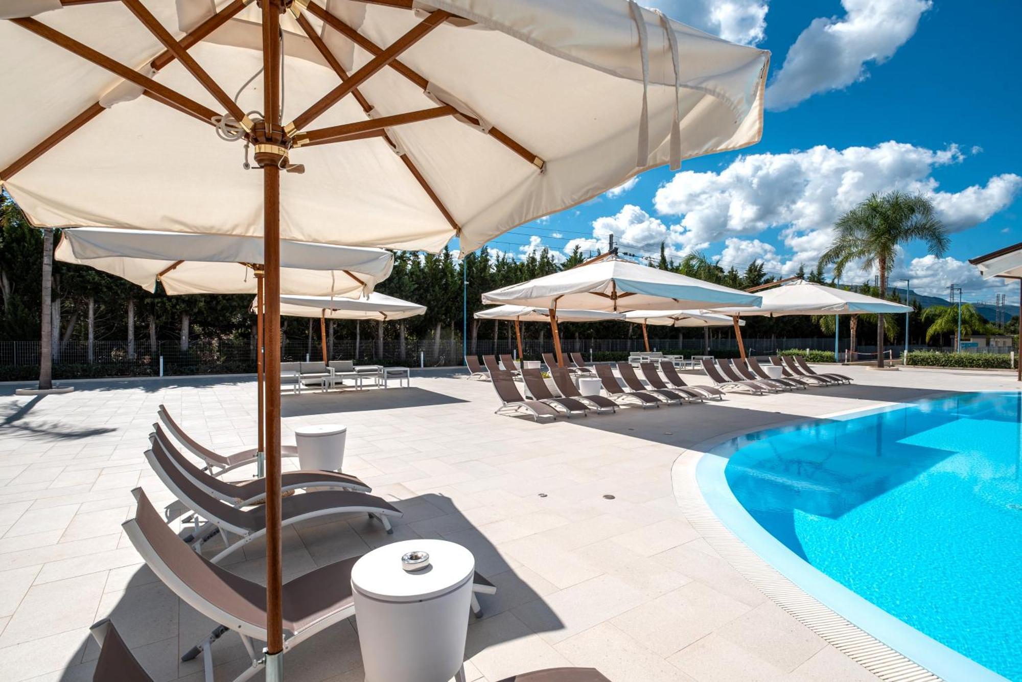 Icaro Residence Apartments With A Beautiful Pool SantʼAgata di Militello Kültér fotó