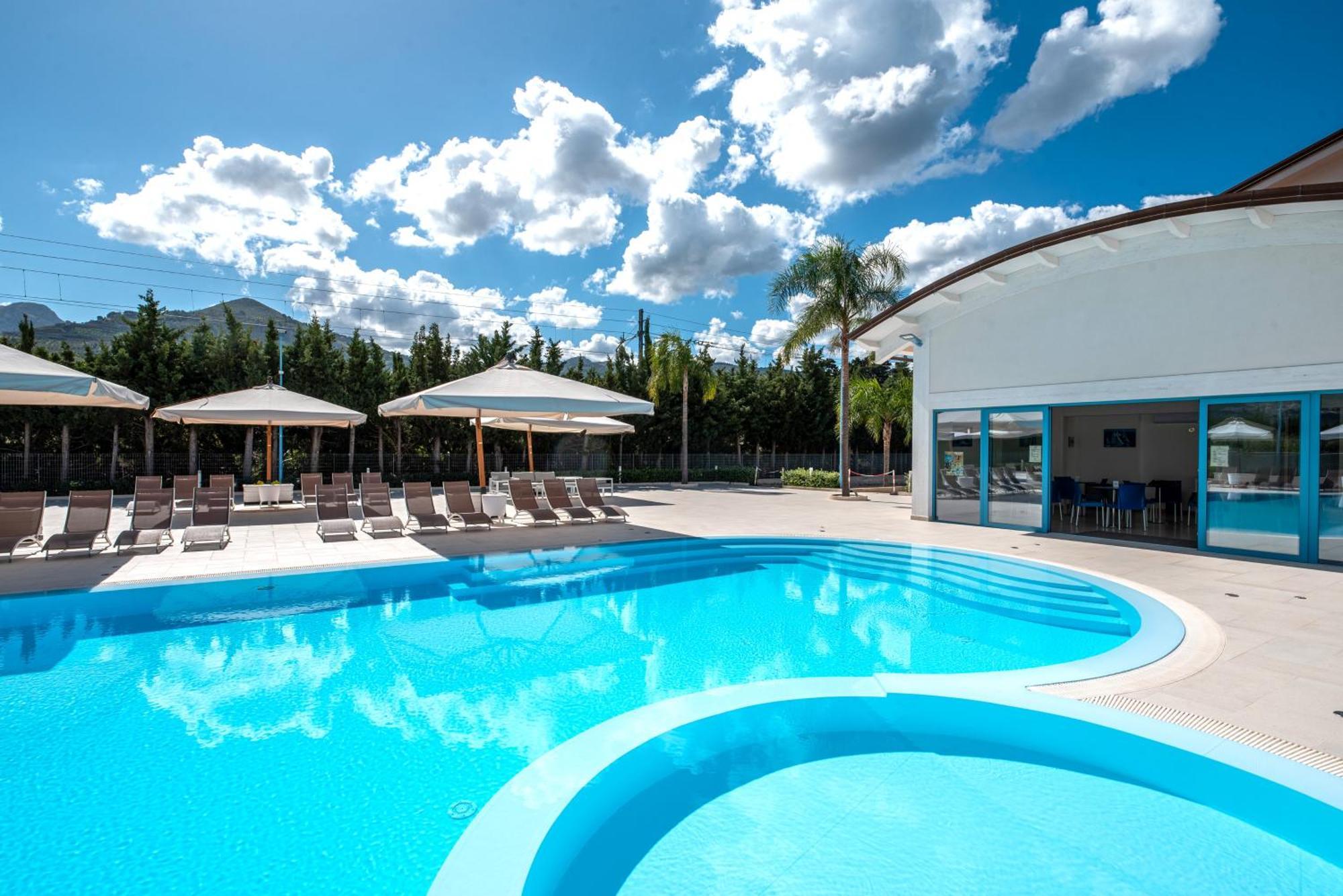 Icaro Residence Apartments With A Beautiful Pool SantʼAgata di Militello Kültér fotó