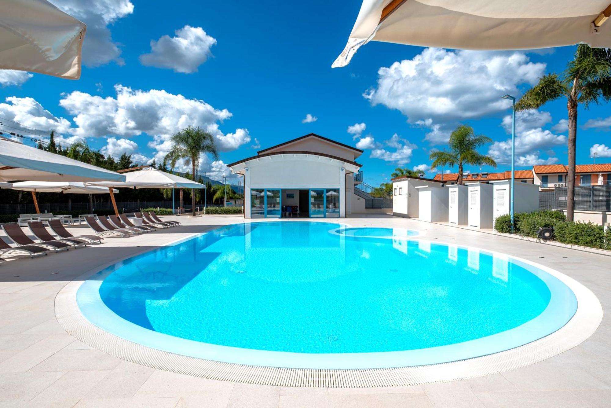 Icaro Residence Apartments With A Beautiful Pool SantʼAgata di Militello Kültér fotó