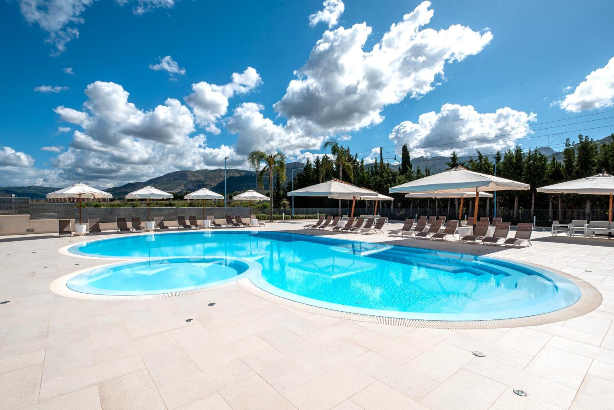 Icaro Residence Apartments With A Beautiful Pool SantʼAgata di Militello Kültér fotó