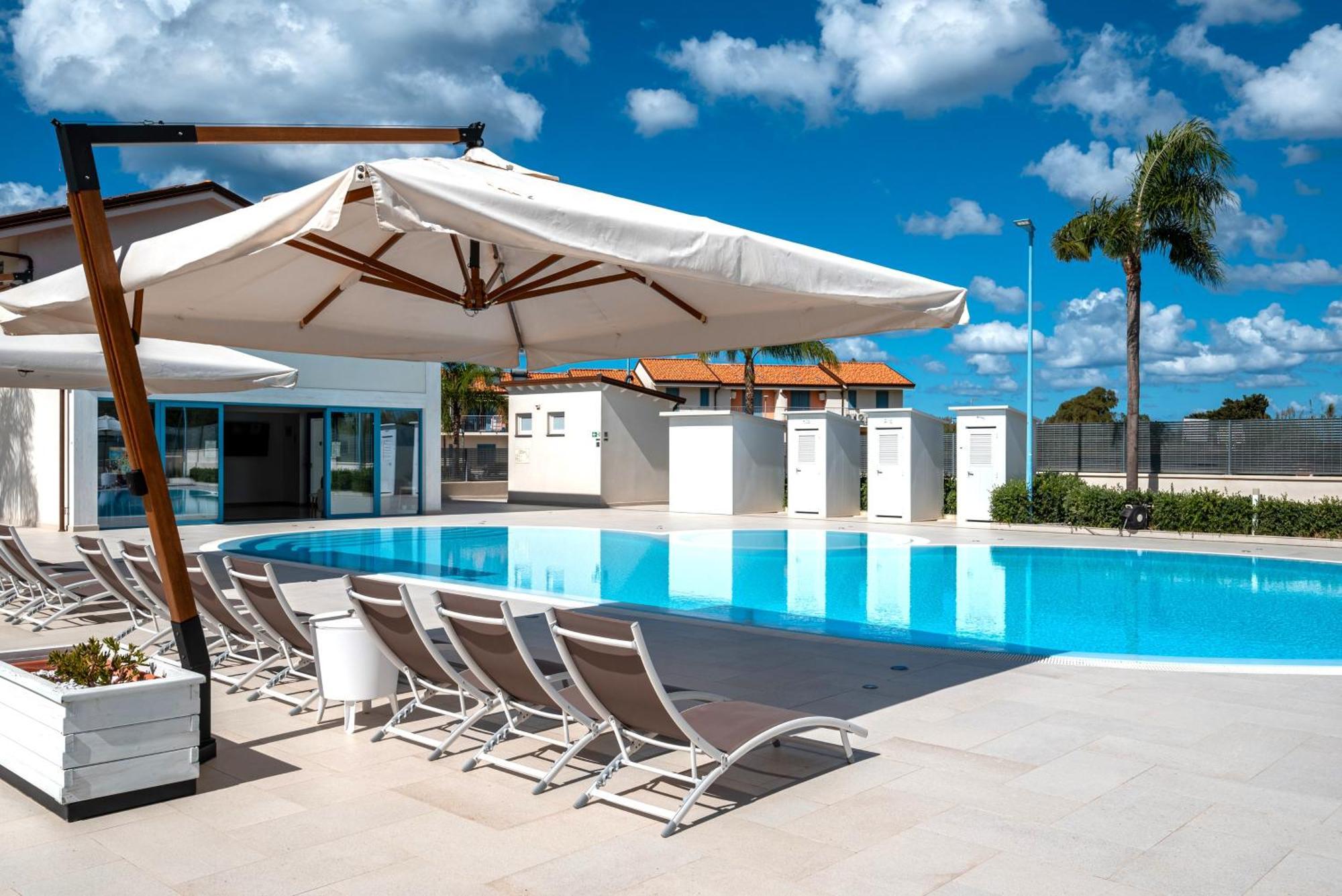 Icaro Residence Apartments With A Beautiful Pool SantʼAgata di Militello Kültér fotó