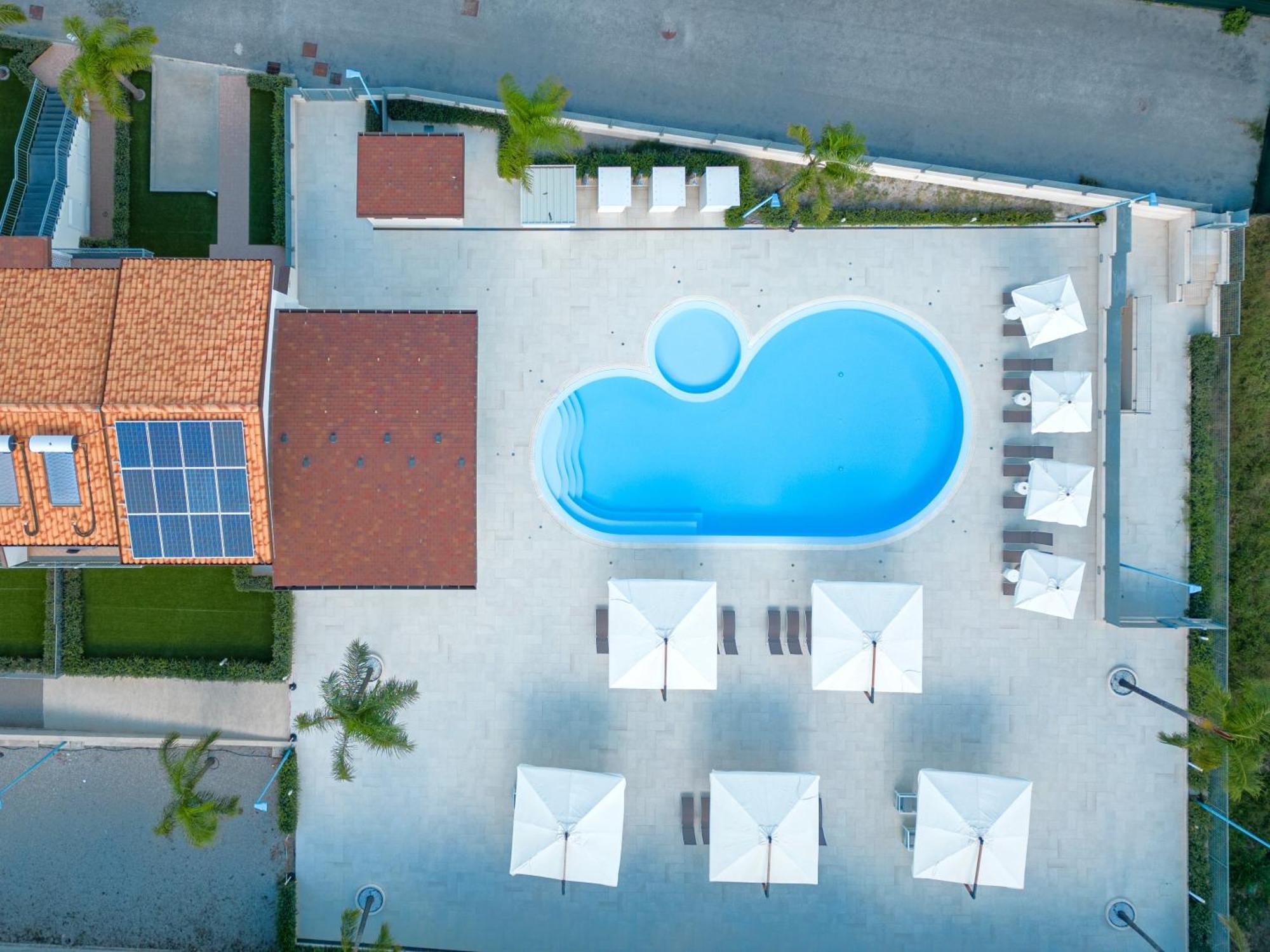 Icaro Residence Apartments With A Beautiful Pool SantʼAgata di Militello Kültér fotó