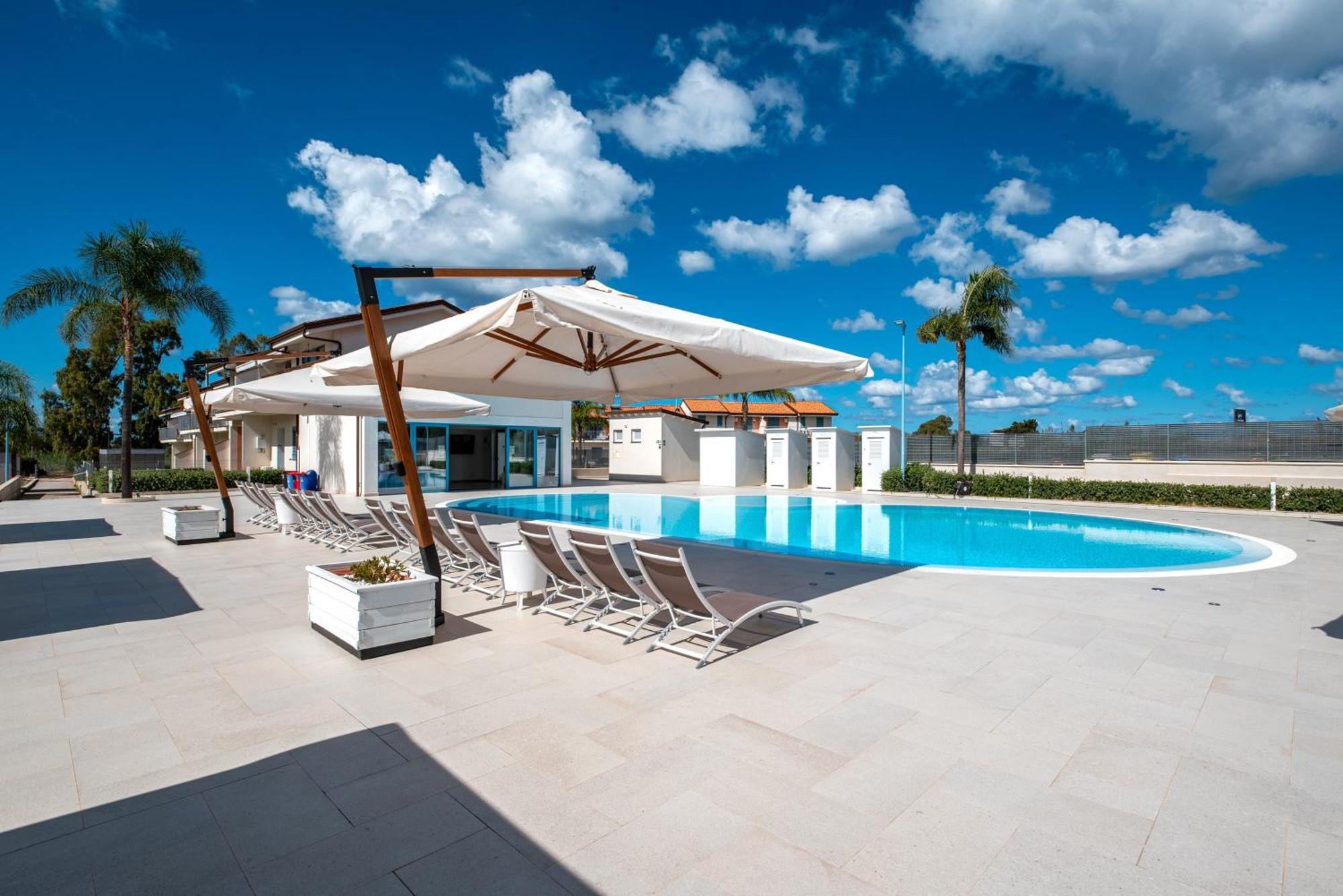 Icaro Residence Apartments With A Beautiful Pool SantʼAgata di Militello Kültér fotó